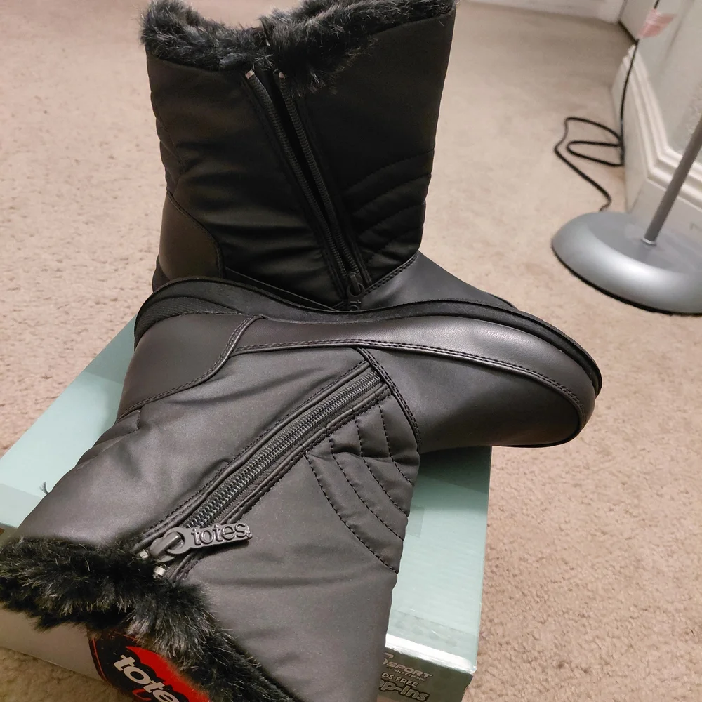 Totes Black Winter Boots with Faux Fur - Picture 9 of 9